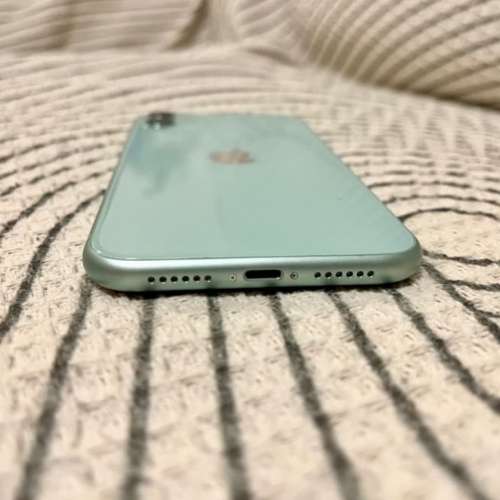 iPhone 11 256gb,港行雙卡，所有原裝，冇修冇拆，電72，所有功能正常！