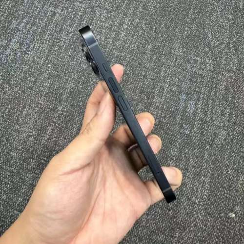 Apple iPhone 13 512G  6.1寸大螢幕，功能全部正常運作，電池效能100 %，電池良好，...