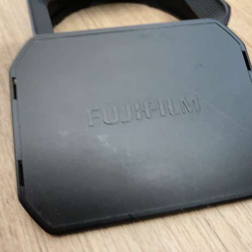 Fujifilm 16/1.4 hood and cap