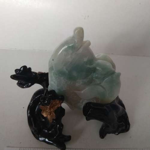 翡翠A玉約3寸年年有餘擺件連木座。no.A27.4.24