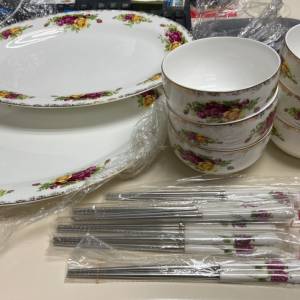 全新 兩隻蒸魚碟 加 六個碟 加 六對筷子 全圖賣$100