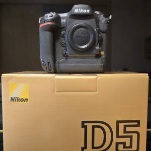 Nikon D5 body - 330 shutter count only!!!