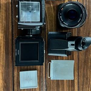 Hasselblad 500cm with newer c t* 80mm f2.8 acute matte 42170 pme finder