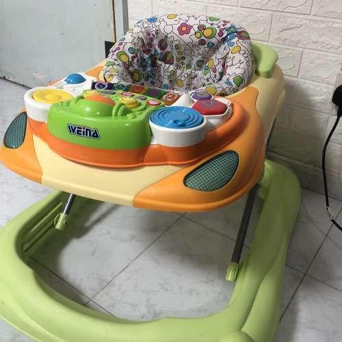 9成新嬰兒學行車