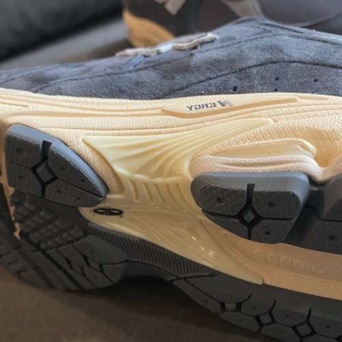 New Balance NB 2002R