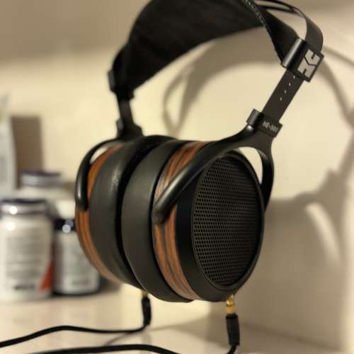 Hifiman HE-560 Full-Size Planar Magnetic Over-Ear Headphones (Black/Woodgrain)