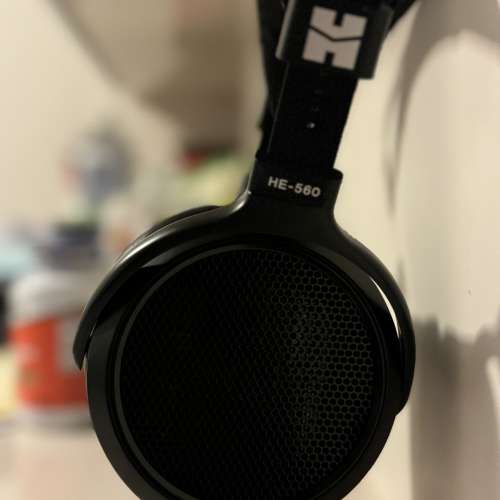 Hifiman HE-560 Full-Size Planar Magnetic Over-Ear Headphones (Black/Woodgrain)
