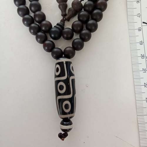 9/21眼瑪瑙天珠,約1.5寸，配上8mm 約34寸108粒沉香木珠串，天地氣場混成一體，氣味...