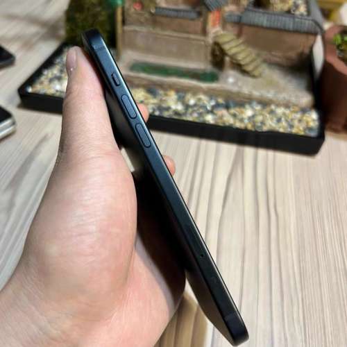 Apple iPhone 13 512G  5G 功能全部正常運作，電池效能100 %，電池良好，已貼貴價玻...