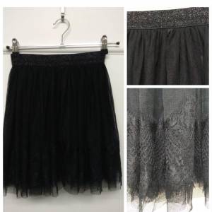 全新夏天喱士短裙new lace summer dress skirt ( size M)