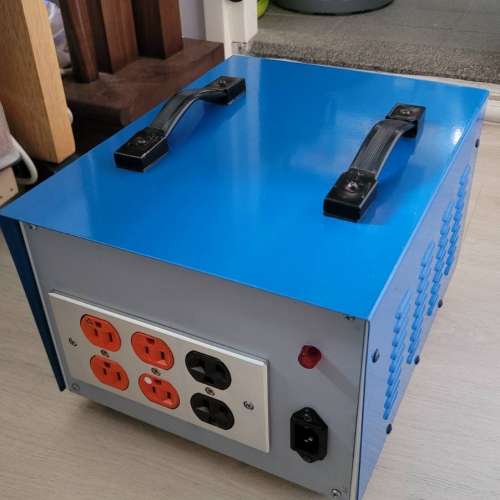 國產 變壓/直壓 兩用隔離牛 (220V to 110V / 220V) 2400W