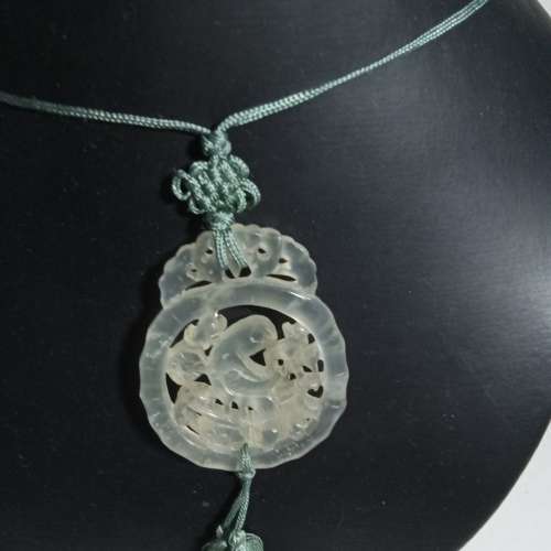 新山玉/瑪瑙雙面雕刻吊墜，數十年前製品，自用收藏精品，每件200元3件380元,no.B4....