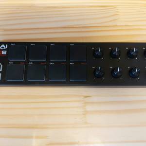 Akai Professional LPD8 USB MIDI Pad Controller (updated version)