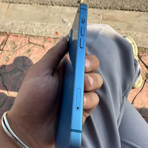 Apple iPhone 13 512G  5G 功能全部正常運作，電池效能90 %，電池良好，已貼貴價玻...