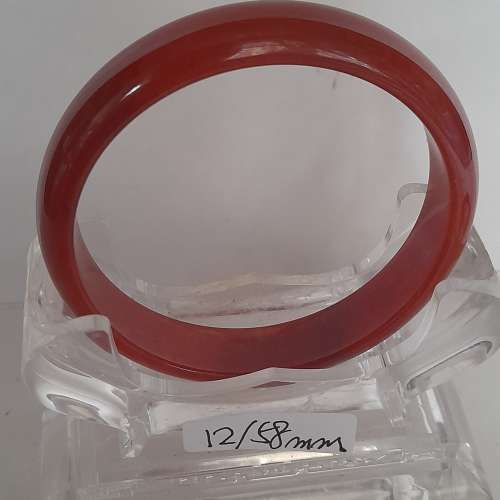 紅翡手鐲，圓條/貴妃鈪，圓滑好水頭。單隻680元兩隻1000元，有少量不同尺碼供選購....