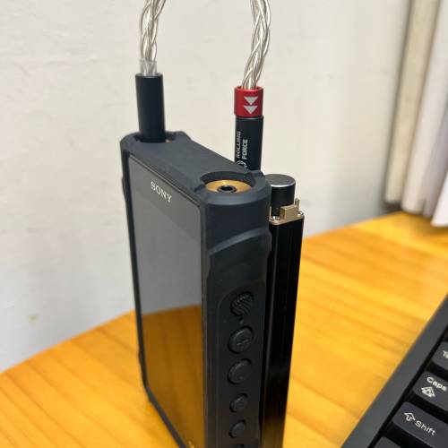 黑磗一代、耳擴、過機線及保護套