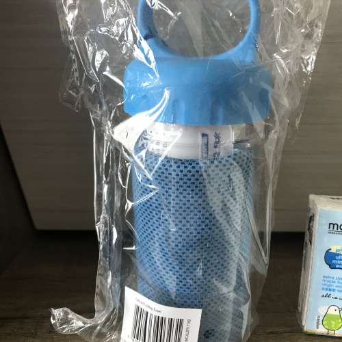 全新 冰感毛巾 連膠樽，油麻地交。