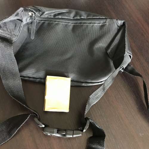 全新 日本品牌 HIDEO WAKAMATSU 黑色有型腰包