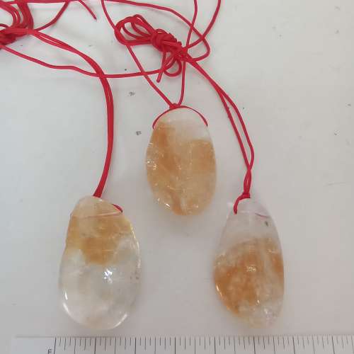 黃晶財富石吊墜約一點五吋，單一個150元3個300元。no.B7.4.24