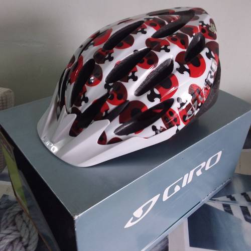 Giro 單車頭盔