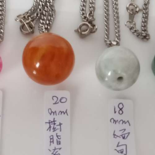 玉石/水晶/樹脂蜜蠟純銀扣吊墜連24寸不銹鋼頸鏈，每套100元七套共售398元。no.B7.4.24