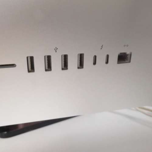 iMac 21.5" 2.3GHz Dual-Core Intel Core i5 (2019), Dell 2209WA 22” Monitor