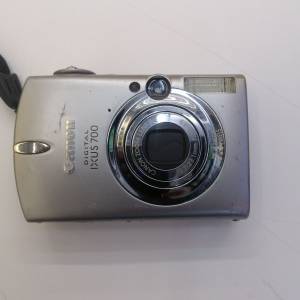 Vintage CCD Canon IXUS700 Camera