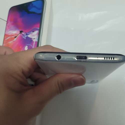 出售Samsung A70 6GB RAM 128GB白色雙咭行貨