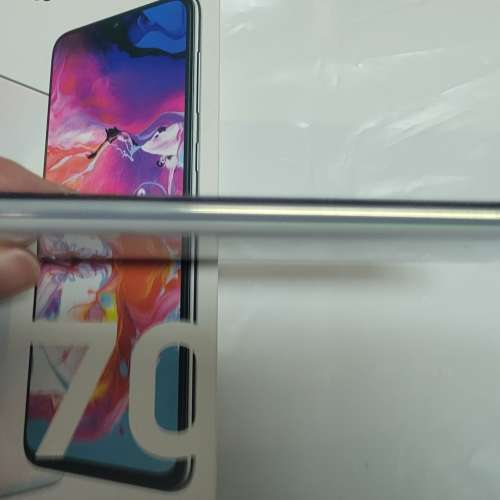 出售Samsung A70 6GB RAM 128GB白色雙咭行貨