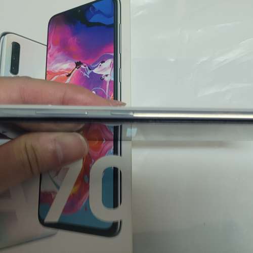 出售Samsung A70 6GB RAM 128GB白色雙咭行貨