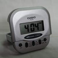迷你 Casio 電子鬧鐘 (約 6 cm x 6 cm)