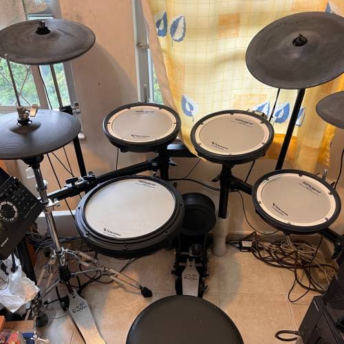 Roland 電子鼓 TD 17kvx 連櫈 譜架及音箱