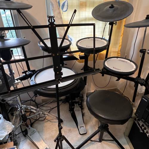 Roland 電子鼓 TD 17kvx 連櫈 譜架及音箱