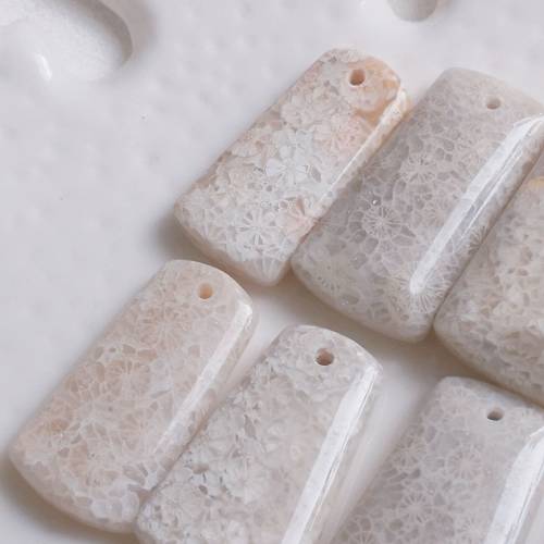 白蕾絲 天然珊瑚玉小吊墜