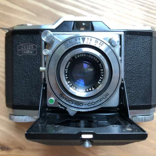 Two Sets of ZEISS Ikon Contina 135 Film Cameras 兩部蔡司135菲林相機 Tessar 鏡頭