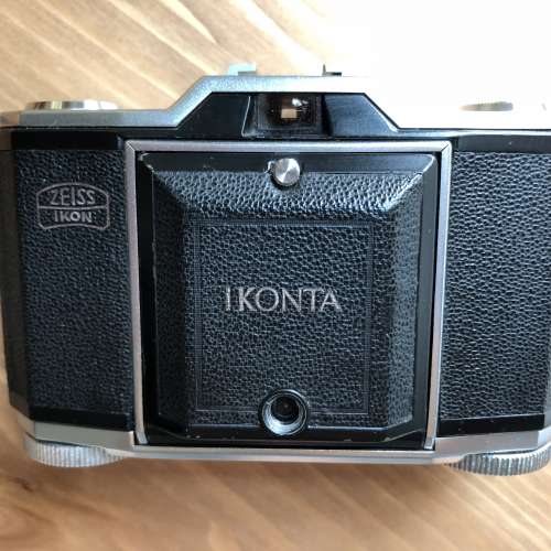 Two Sets of ZEISS Ikon Contina 135 Film Cameras 兩部蔡司135菲林相機 Tessar 鏡頭