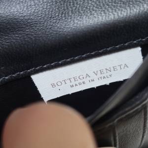 Bottega Veneta   ( 全新黑中裝銀包 )