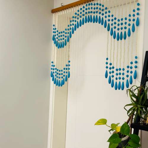 出售日本 昭和珠簾 門簾-藍色，整體大約八成新，尺寸長85cm,高59cm,有意請pm我，謝謝