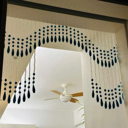 出售日本 昭和珠簾 門簾-藍色，整體大約八成新，尺寸長85cm,高59cm,有意請pm我，謝謝