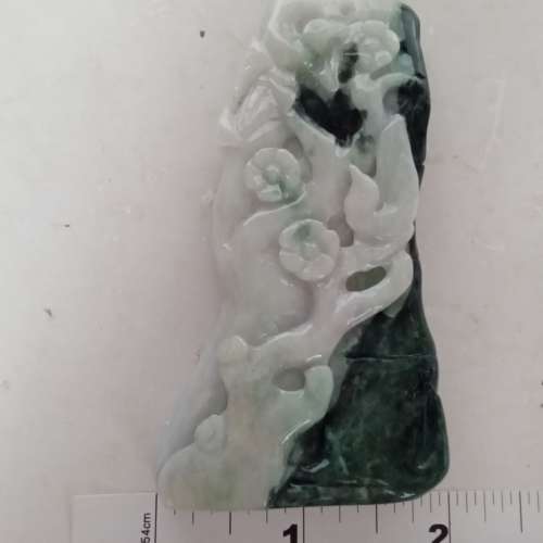 翡翠A玉，雙面雕刻鳥語花香擺件，亦可作手把件用，高約三點五寸，圓滑好水頭，陰陽...