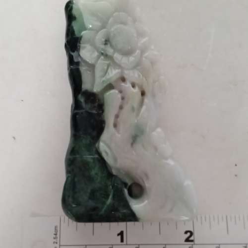 翡翠A玉，雙面雕刻鳥語花香擺件，亦可作手把件用，高約三點五寸，圓滑好水頭，陰陽...