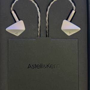 Astell&Kern AK ZERO 1 混合三單元入耳式耳機