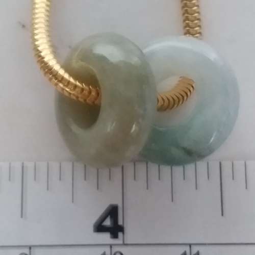 一套兩個21x6mm A玉平安扣 連銅蛇骨頸鏈16吋， 另一套三粒 5 x 10mm瑪瑙 圓環吊墜 ...