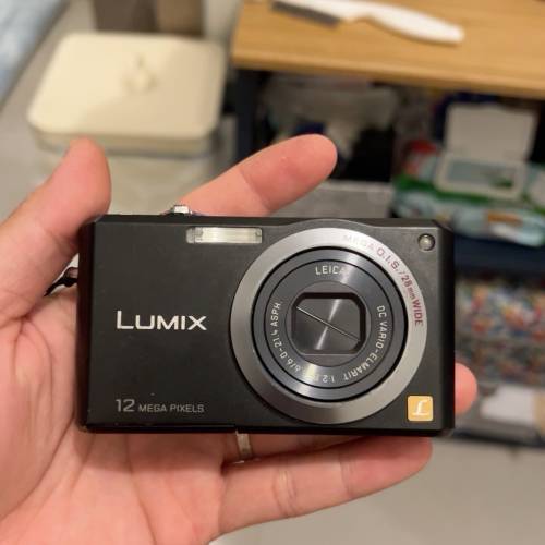 兩部Panasonic 數碼相機