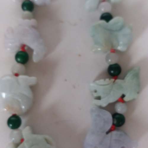 翡翠a玉 十二生肖加一葫蘆， 每個尺碼約一吋， 用紅線穿成一吊掛件， 亦可以分拆 ...