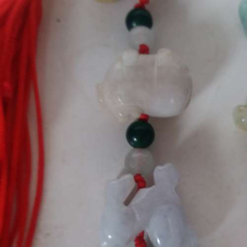 翡翠a玉 十二生肖加一葫蘆， 每個尺碼約一吋， 用紅線穿成一吊掛件， 亦可以分拆 ...