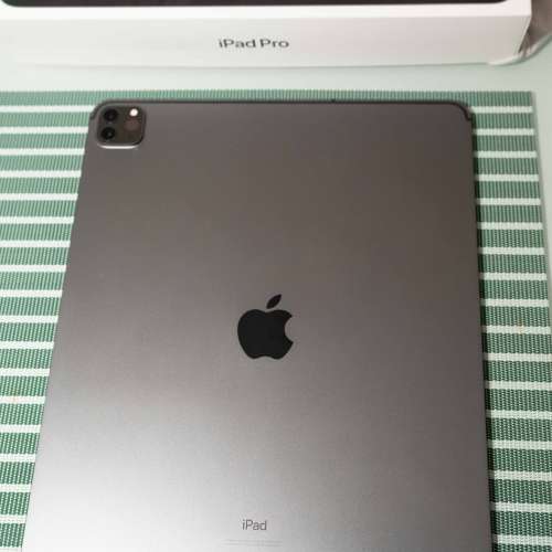 iPad Pro 12.9 四代 512G +4G 行貨過保 + 原廠Magic keyboard