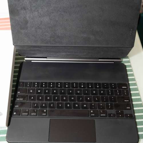iPad Pro 12.9 四代 512G +4G 行貨過保 + 原廠Magic keyboard