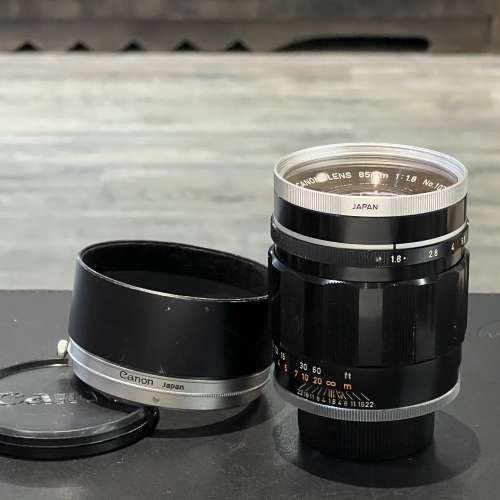 Canon 85mm f1.8 black ltm lens with original filter and hood