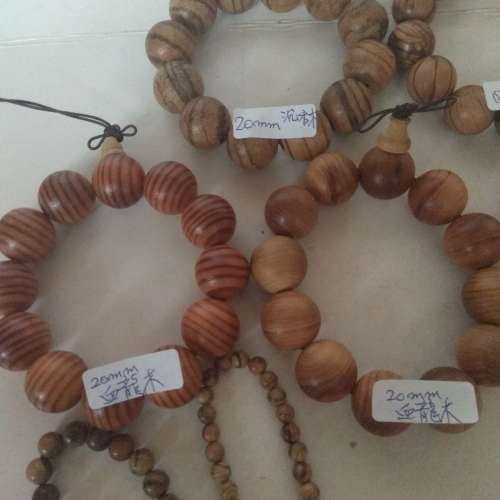 一手七條名貴沉香木/血龍木/崖柏手串/珠串如照片顯示,清貨價共售550元。 no.A13.5.24